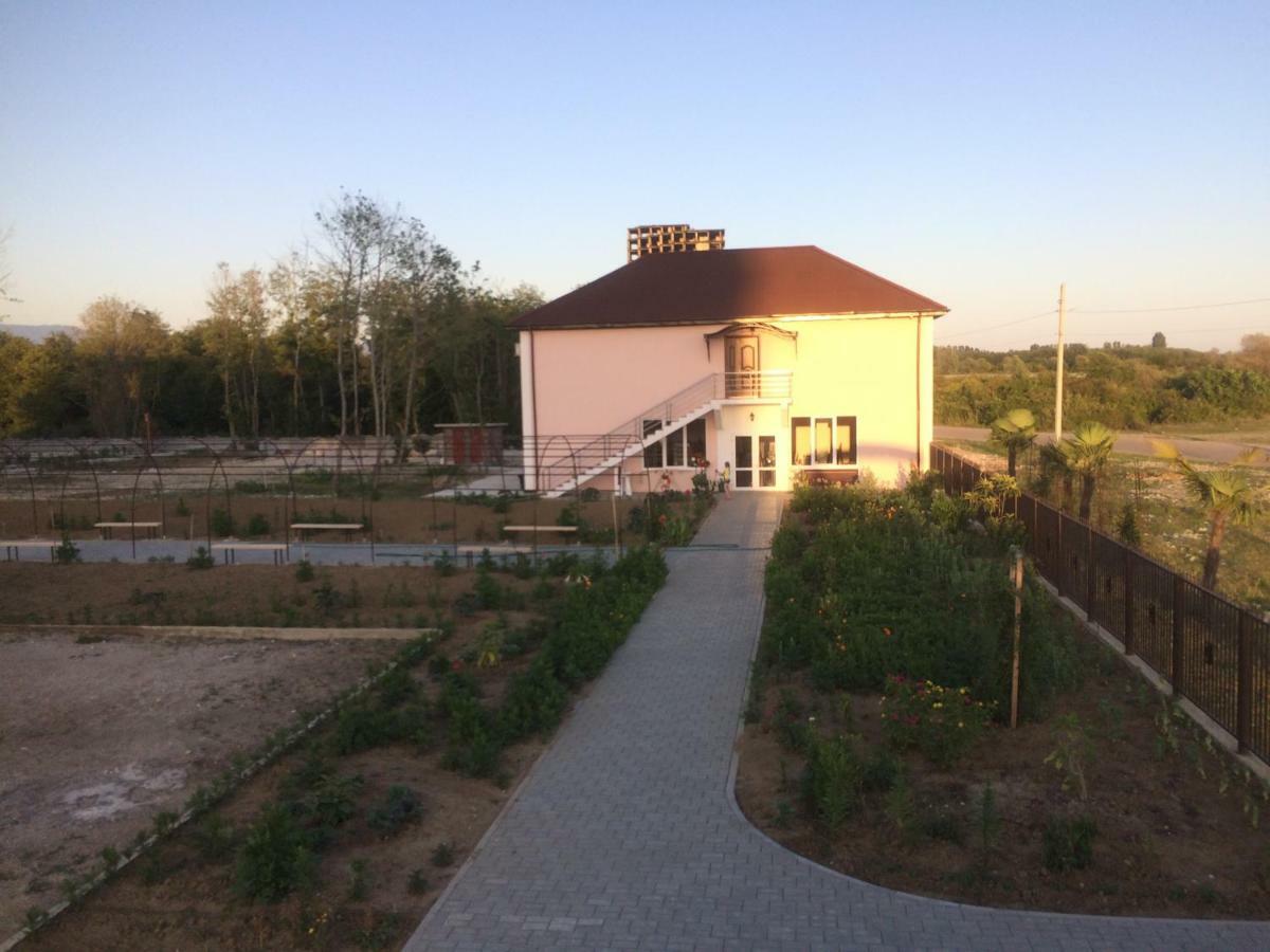 Hotel 777 Гудаута Екстериор снимка